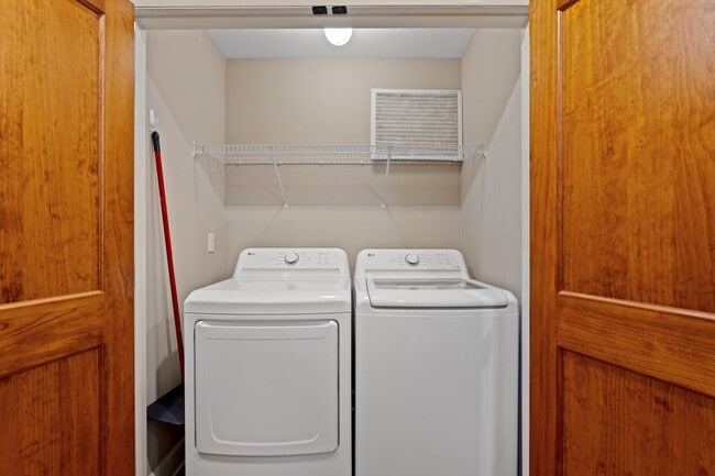 Building Photo - Mingo