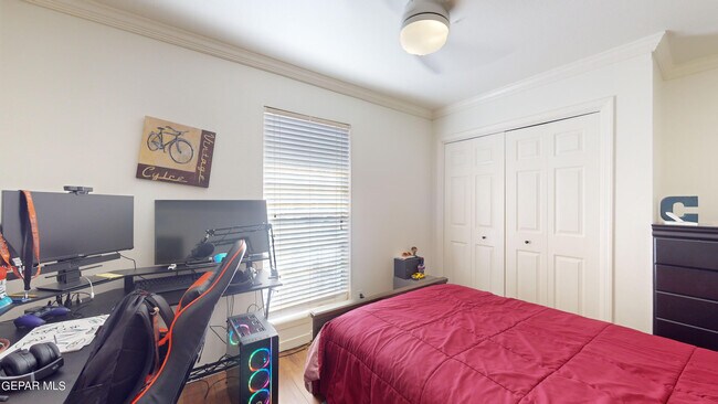 Building Photo - 453 El Camino Dr