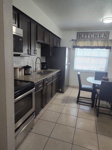 Building Photo - 6706 S Kissimmee St