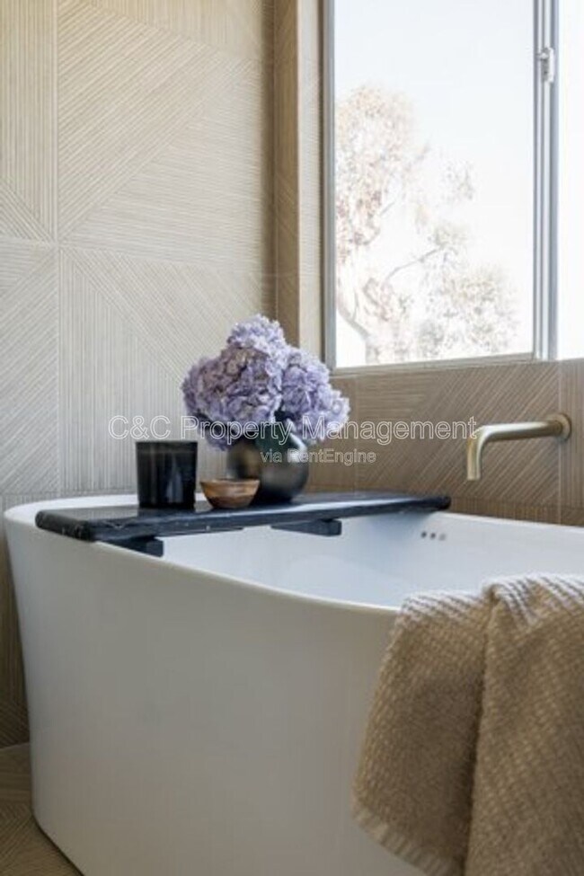 Building Photo - 5234 Chariton Ave