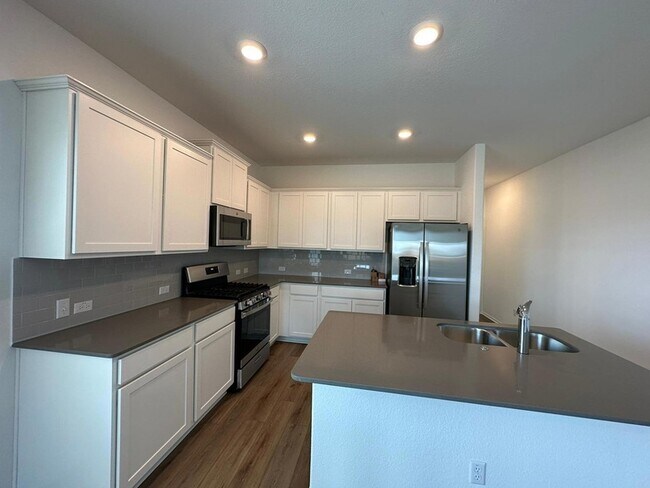 Building Photo - 425 Salt Springs Rd