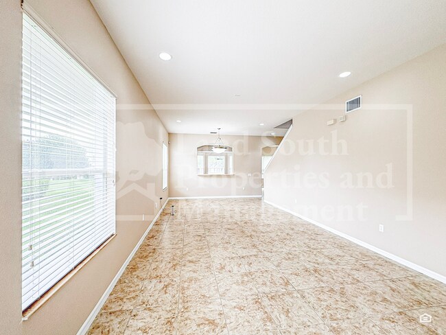 Building Photo - 1762 Altavista Cir