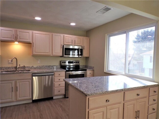 Building Photo - 144 Edaville Ct