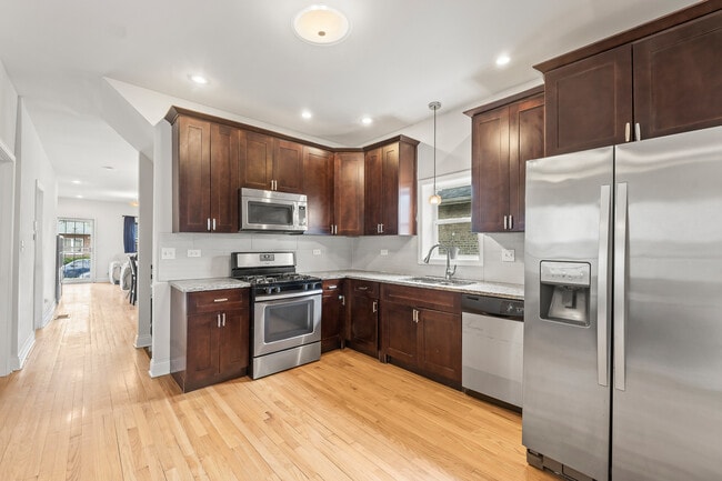 Building Photo - 7938 S Bennett Ave