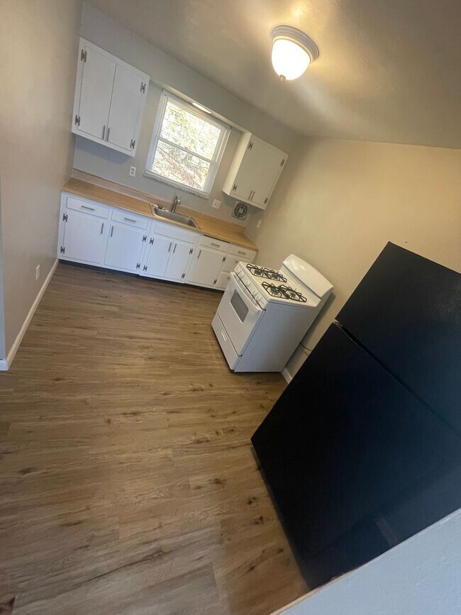 Building Photo - 2 Bedroom Apartment with Garage in McCandless!