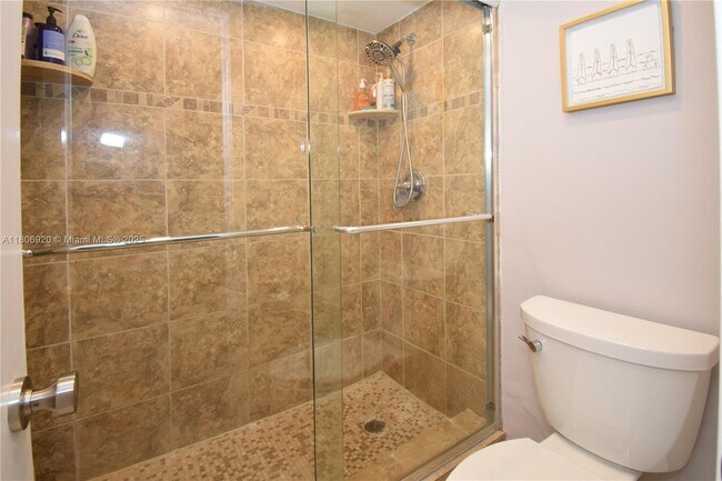 Building Photo - 1069 Hillsboro Mile
