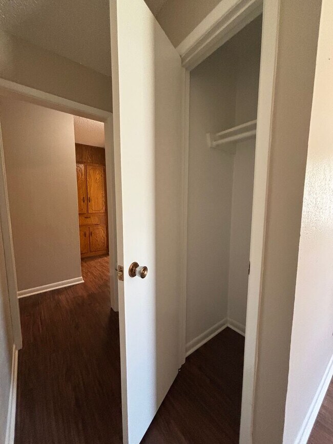 Building Photo - 3 Bedroom and 2 Bath