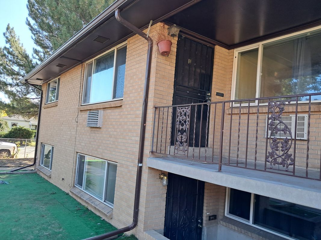 Building Photo - 1741 Clinton St