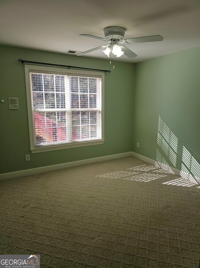 Building Photo - 185 Rock Hill Dr