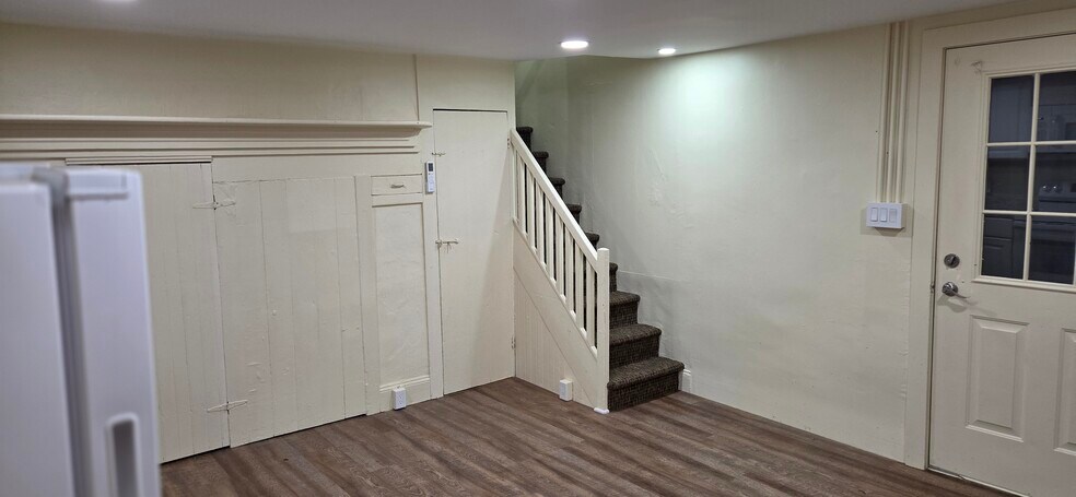 Building Photo - 335 N Main St