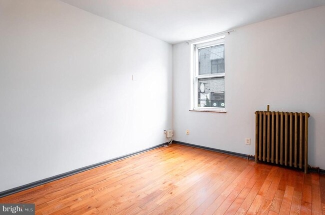 Building Photo - 1327 Snyder Ave