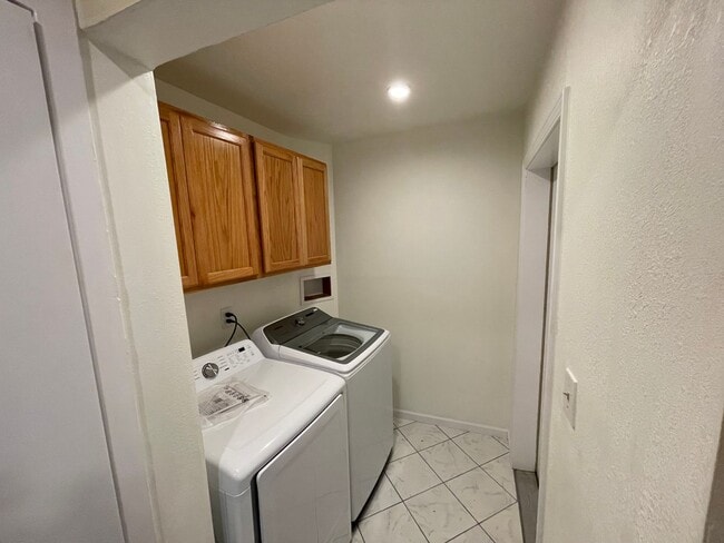 Building Photo - 3 Bed 2 Bath Single Family Home In Concord
