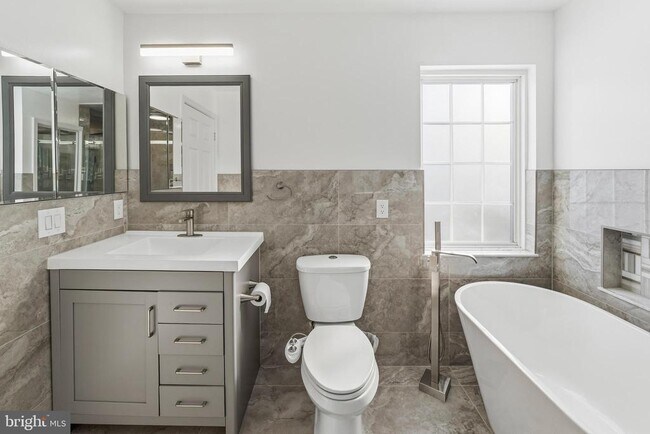 Building Photo - 109 Holly Dr