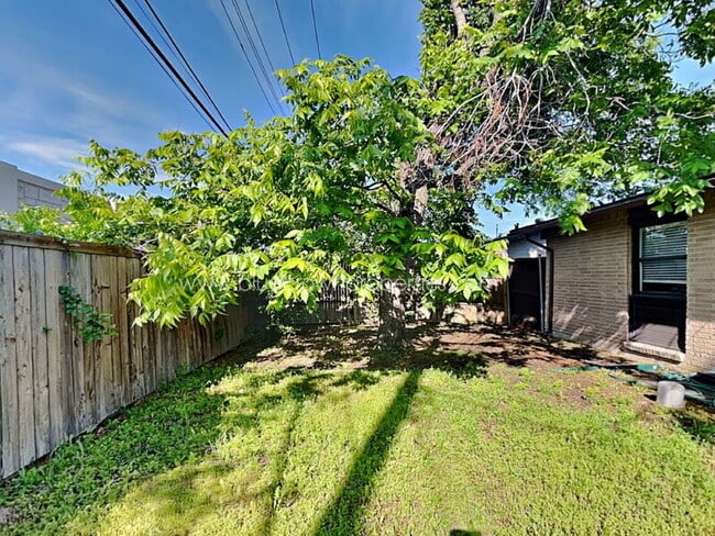 Building Photo - 12043 High Meadow Dr