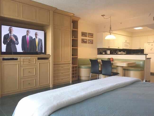 Building Photo - 2501 S Ocean Dr