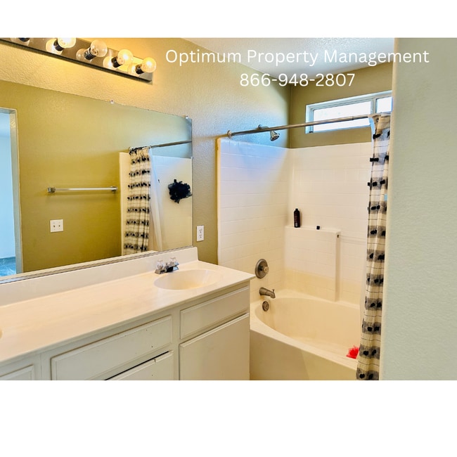 Building Photo - 13634 Winewood St