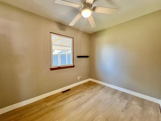 Building Photo - Beautiful 4-Bed, 2-Bath Single-Family Home!