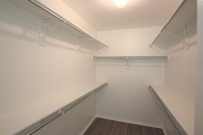 Building Photo - Beautifully updated 3 bedroom 2 bath home ...
