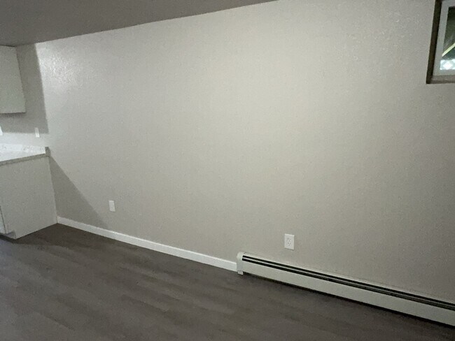 Building Photo - Utilities Included - 1 Bed 1 Bath Apartment