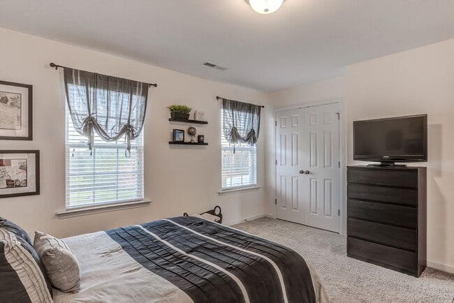 Building Photo - Luxury Townhome for rent!