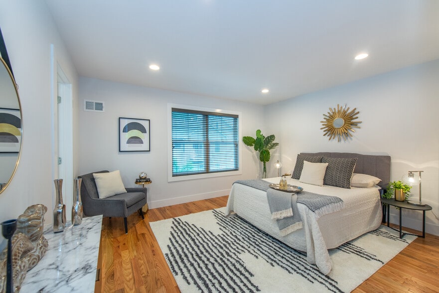 Building Photo - 360 Orange Rd