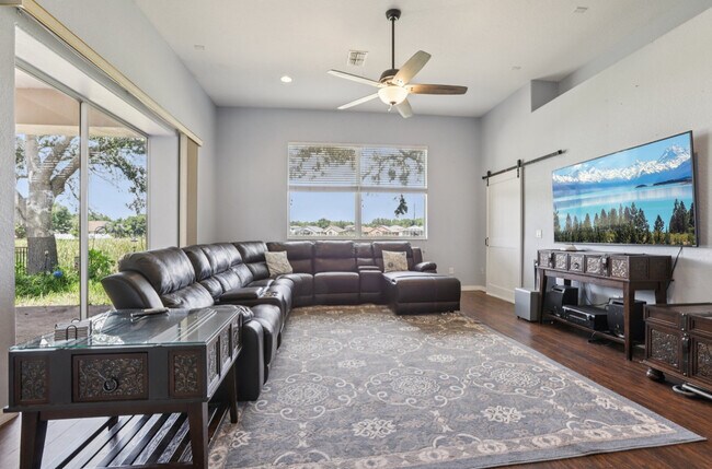 Primary Photo - 10435 Deerberry Dr