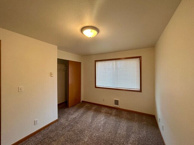 Building Photo - 4241 Wintergreen Ln