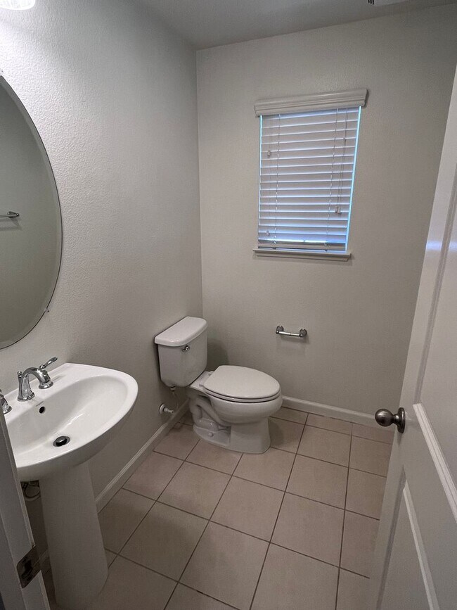 Building Photo - BEAUTIFUL HOME IN WEST ROSEVILLE!!