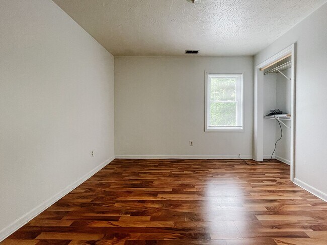 Building Photo - 114 E 8th St