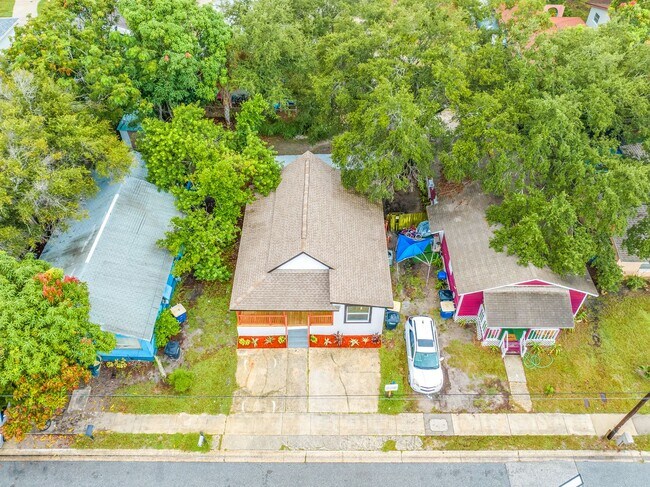 Building Photo - Fully Renovated 3-Bedroom, 2-Bathroom Home...