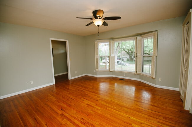 Building Photo - 524 S Ridge Dr