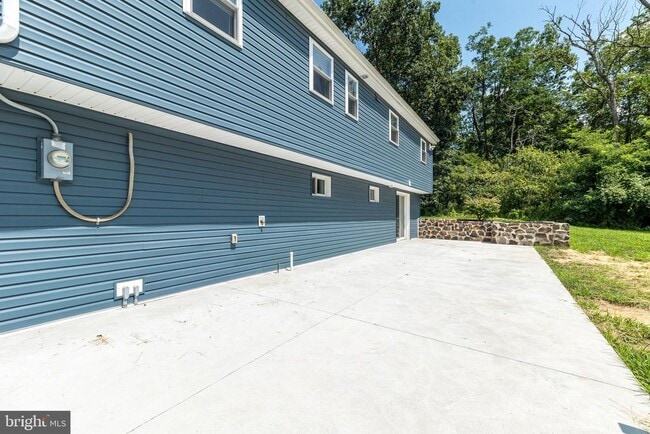 Building Photo - 402 Layfield Rd
