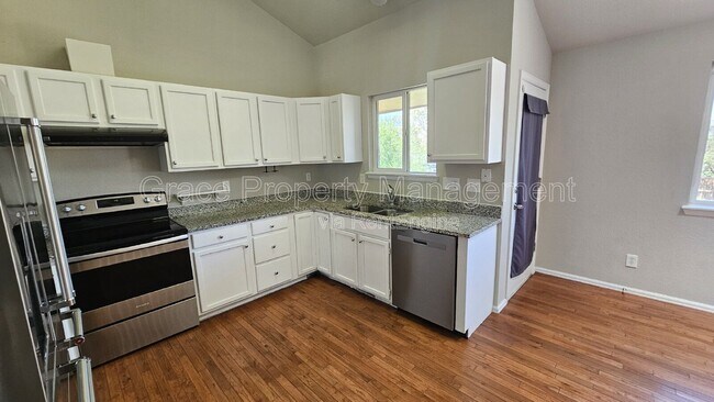 Building Photo - 325 W 116th Ave