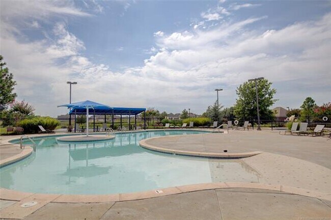 Building Photo - Spacious 4 Bed | 2 Bath | Large backyard | Bixby