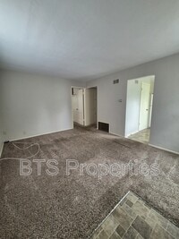 Building Photo - 717 E Gift Ave