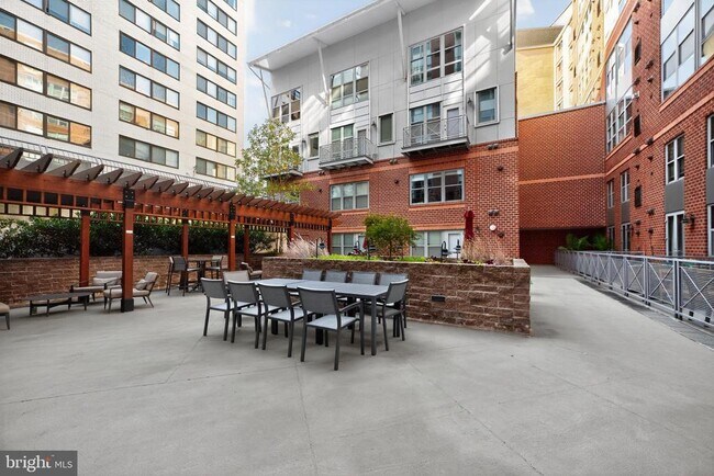 Building Photo - 1300 N St NW