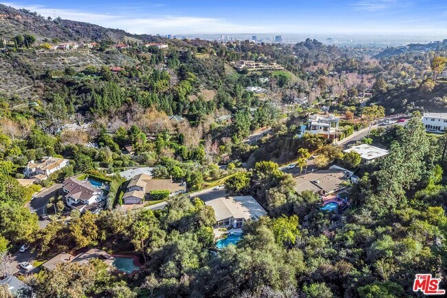 Building Photo - 2436 Arbutus Dr