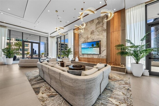 Building Photo - 275 1st Ave S