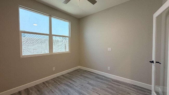 Building Photo - 612 Hazelnut Ln