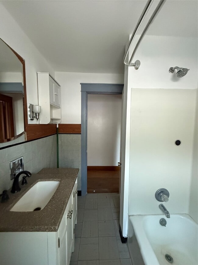 Building Photo - 209 Dudley Ave