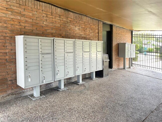 Building Photo - 1529 Wirt Rd