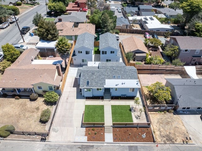 Building Photo - AVAILABLE FOR 2026-2027 SCHOOL YEAR...14 B...