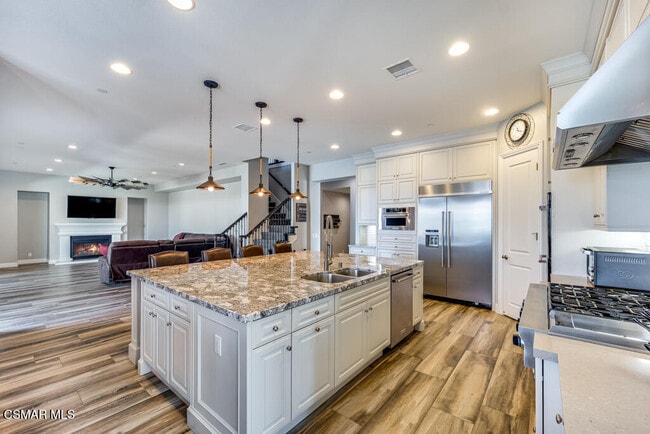 Building Photo - 7377 Woods Ct