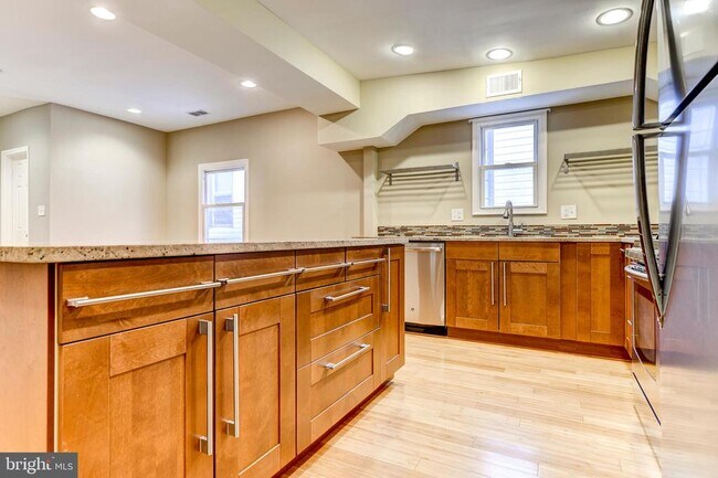 Building Photo - 737 Morton St NW