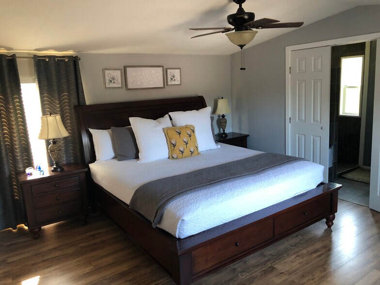 Master Bedroom - 419 Kings Dr