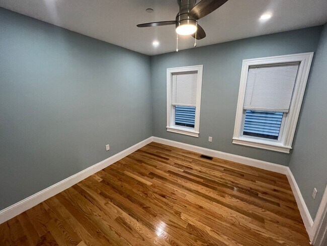 Building Photo - Huge updated 4 bed unit near Union Sq in S...