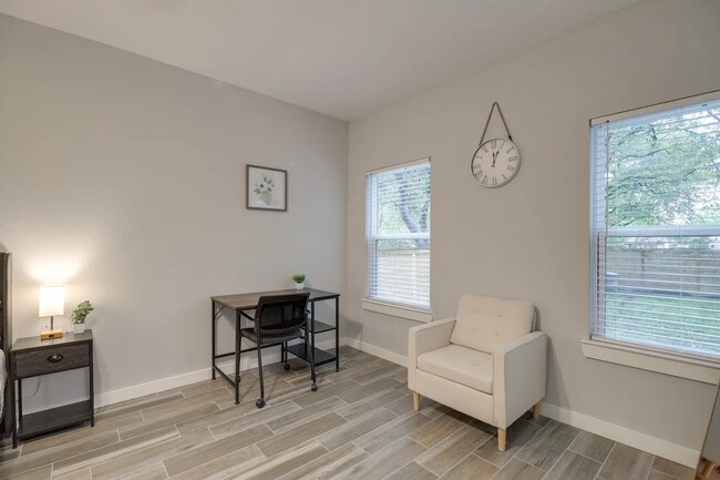 Building Photo - 3523 Bain St