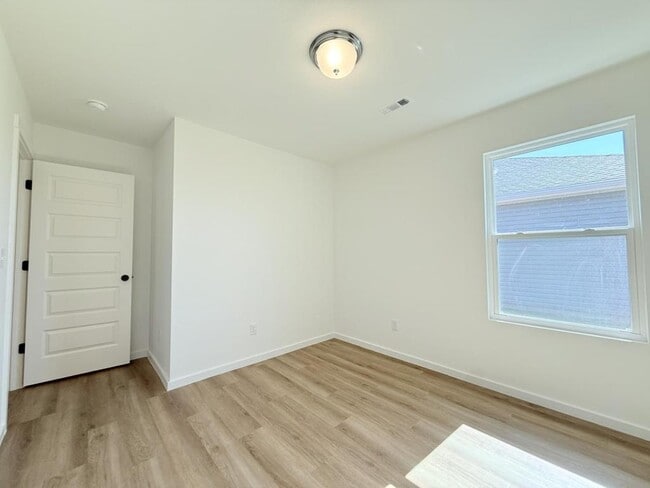 Building Photo - 208 Eagle Edge Dr