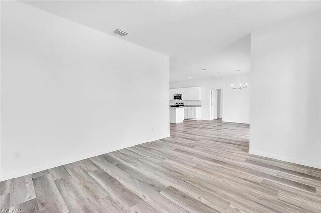 Building Photo - 422 NE 20th Terrace