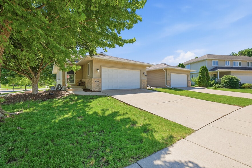 1053 Side View - 1051 Tamarack Way